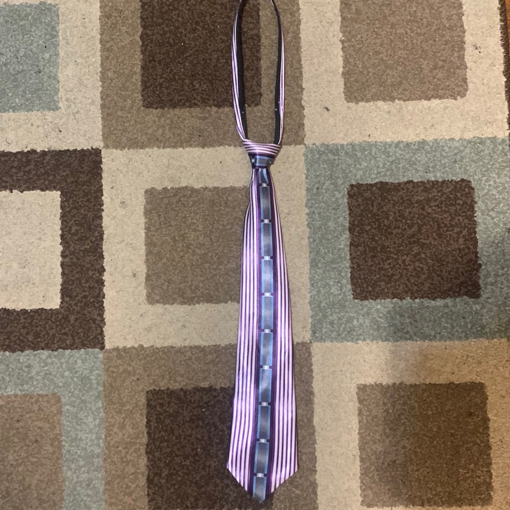 Zip up tie